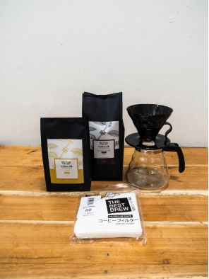 Torra 75 Coffee Lover - 1 pacote 500 g chocolate e caramelo + 1 pacote 250 g Frutadinho+ 1 jarra de vidro tipo colmeia + 1 suporte para filtro N°2 + 1 pacote filtro N° unidades Torra 75 Coffee Lover - 1 pacote 500 g chocolate e caramelo + 1 pacote 250 g Frutadinho+ 1 jarra de vidro tipo colmeia + 1 suporte para filtro N°2 + 1 pacote filtro N° unidades