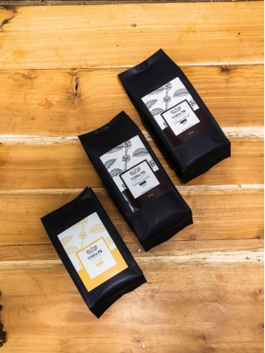 Torra 75 Especial pro dia a dia - 2 Cafés epeciais chocolate & caramelo 500 g + 1 café especial Frutadinho 250 g Torra 75 Especial pro dia a dia - 2 Cafés epeciais chocolate & caramelo 500 g + 1 café especial Frutadinho 250 g