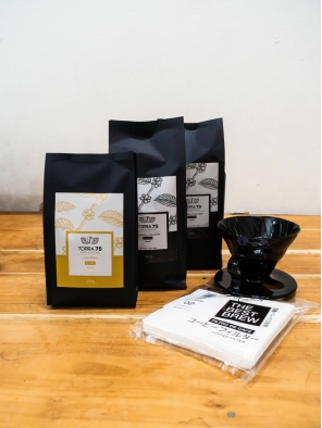 Torra 75 Favoritos - 2 Pacotes de cafe especial chocolate e caramelo 250g + 1 pacote café especial Frutadinho 250 g + suporte para filtro N°02 + 1 pacote de filtros N° 2 para V60 Torra 75 Favoritos - 2 Pacotes de cafe especial chocolate e caramelo 250g + 1 pacote café especial Frutadinho 250 g + suporte para filtro N°02 + 1 pacote de filtros N° 2 para V60