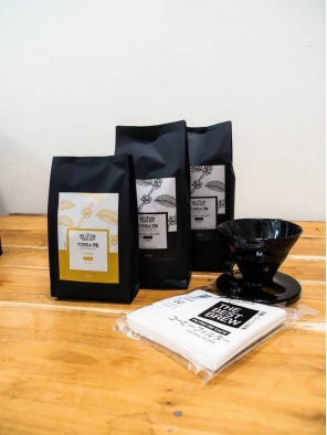 Torra 75 Favoritos - 2 Pacotes de cafe especial chocolate e caramelo 250g + 1 pacote café especial Frutadinho 250 g + suporte para filtro N°02 + 1 pacote de filtros N° 2 para V60 Torra 75 Favoritos - 2 Pacotes de cafe especial chocolate e caramelo 250g + 1 pacote café especial Frutadinho 250 g + suporte para filtro N°02 + 1 pacote de filtros N° 2 para V60